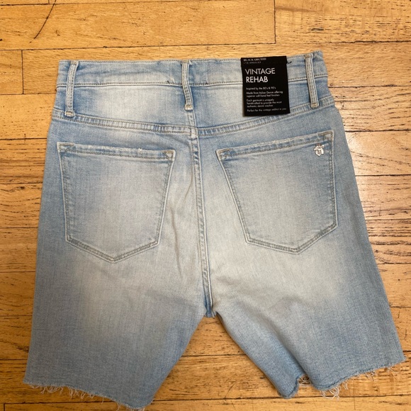 Black orchid Los Angeles denim shorts. Size 26. Frayed bottom. Button up front - Picture 3 of 4